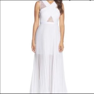 Beautiful white dress!